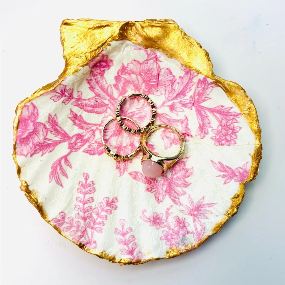 Handcrafted shell ring dish with pink hibiscus decoupage design - Picture 1 of 4